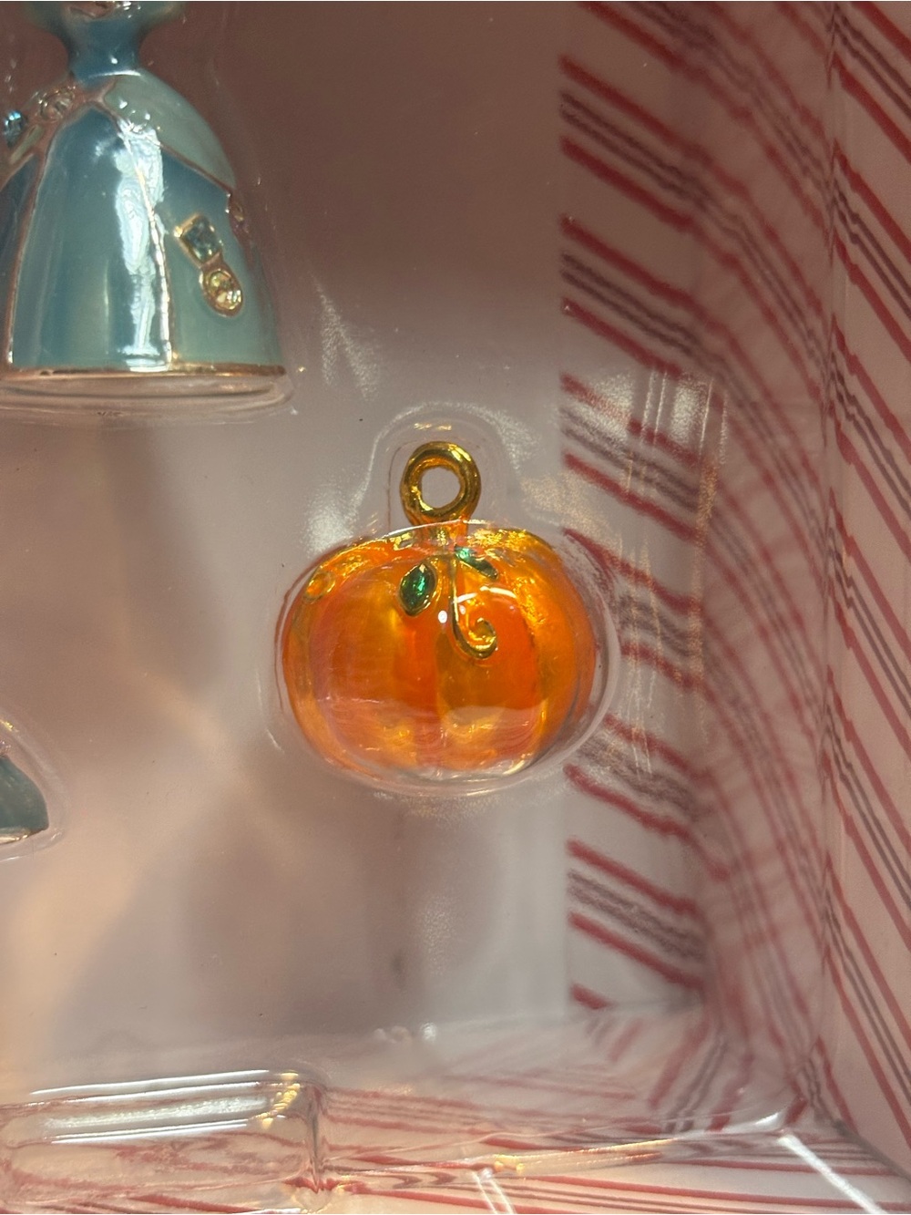 2019 Disney Cinderella Having a Ball set features miniature porcelain ornaments - Picture 5 of 9